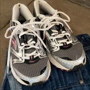 Saucony Oasis 2 athletic shoes size 7.5